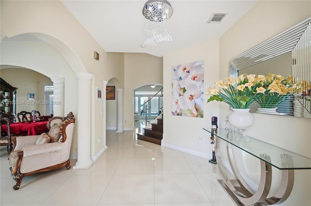 En Venta: $1,250,000 (5 camas, 5 baños, 2803 Pies cuadrados)