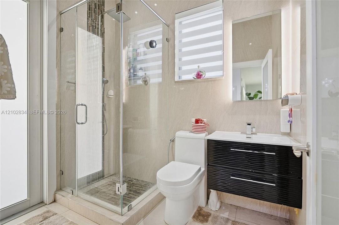 En Venta: $1,250,000 (5 camas, 5 baños, 2803 Pies cuadrados)