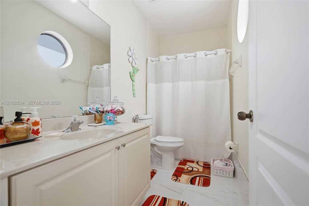 En Venta: $1,250,000 (5 camas, 5 baños, 2803 Pies cuadrados)