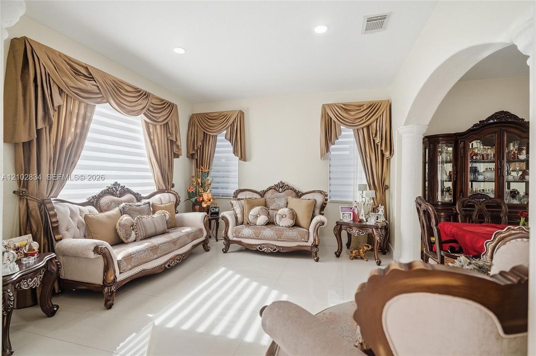 En Venta: $1,250,000 (5 camas, 5 baños, 2803 Pies cuadrados)