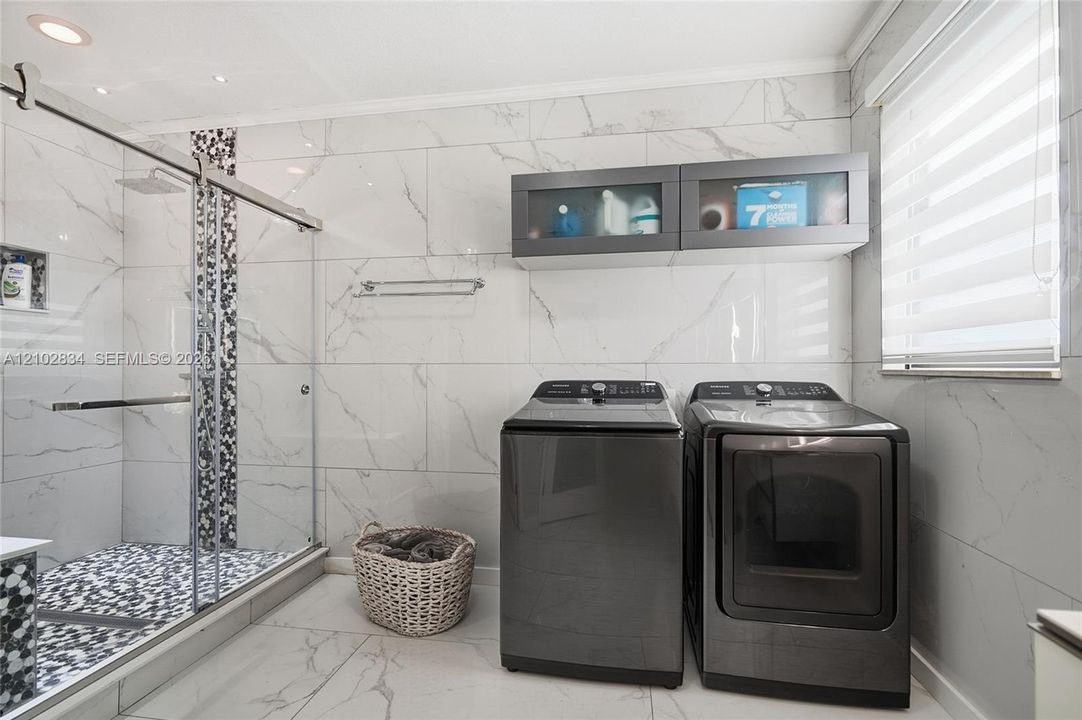 En Venta: $1,250,000 (5 camas, 5 baños, 2803 Pies cuadrados)