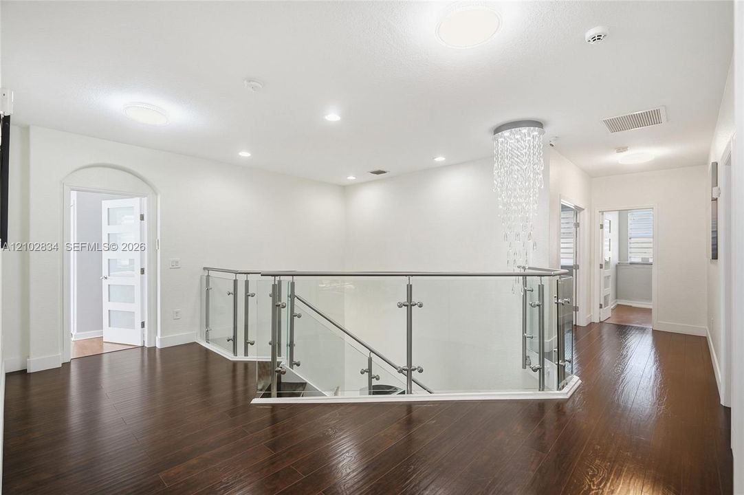En Venta: $1,250,000 (5 camas, 5 baños, 2803 Pies cuadrados)