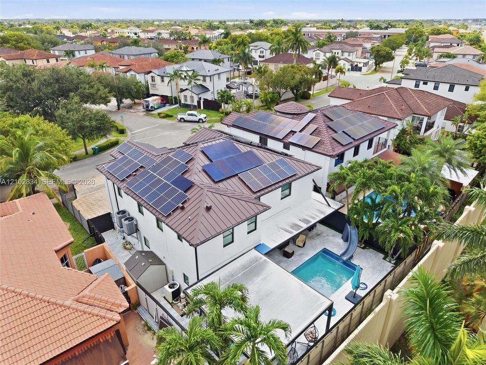 En Venta: $1,250,000 (5 camas, 5 baños, 2803 Pies cuadrados)