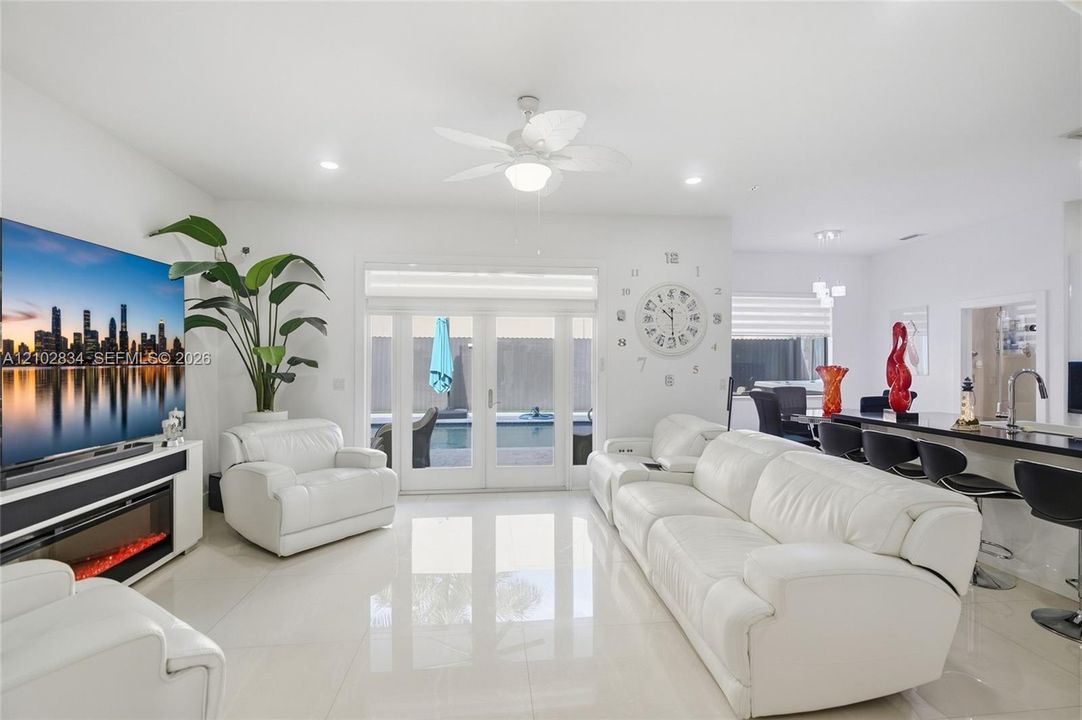 En Venta: $1,250,000 (5 camas, 5 baños, 2803 Pies cuadrados)