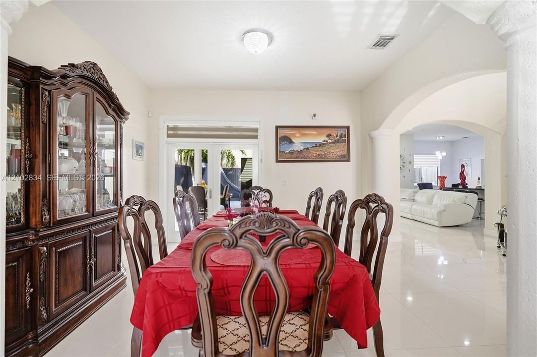 En Venta: $1,250,000 (5 camas, 5 baños, 2803 Pies cuadrados)