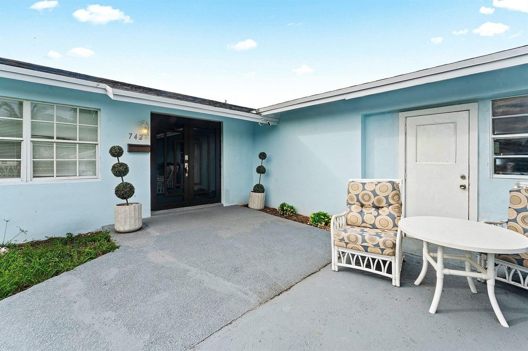 002-742LaurelDrive-WestPalmBeach-FL-3340