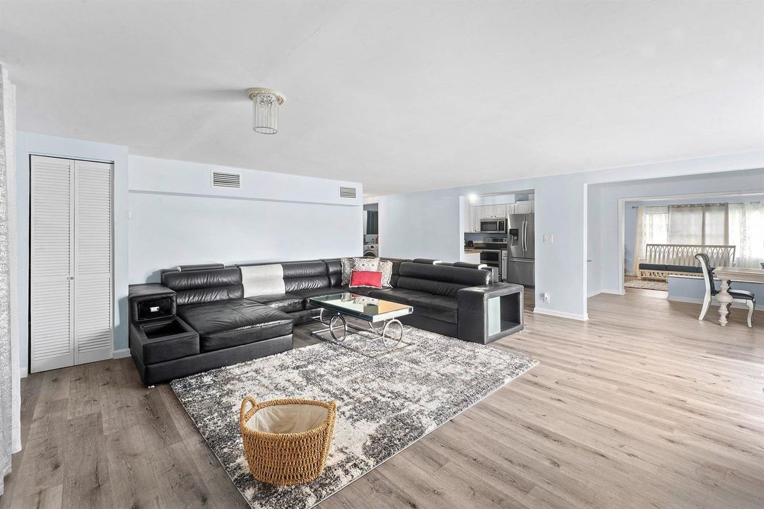 009-742LaurelDrive-WestPalmBeach-FL-3340