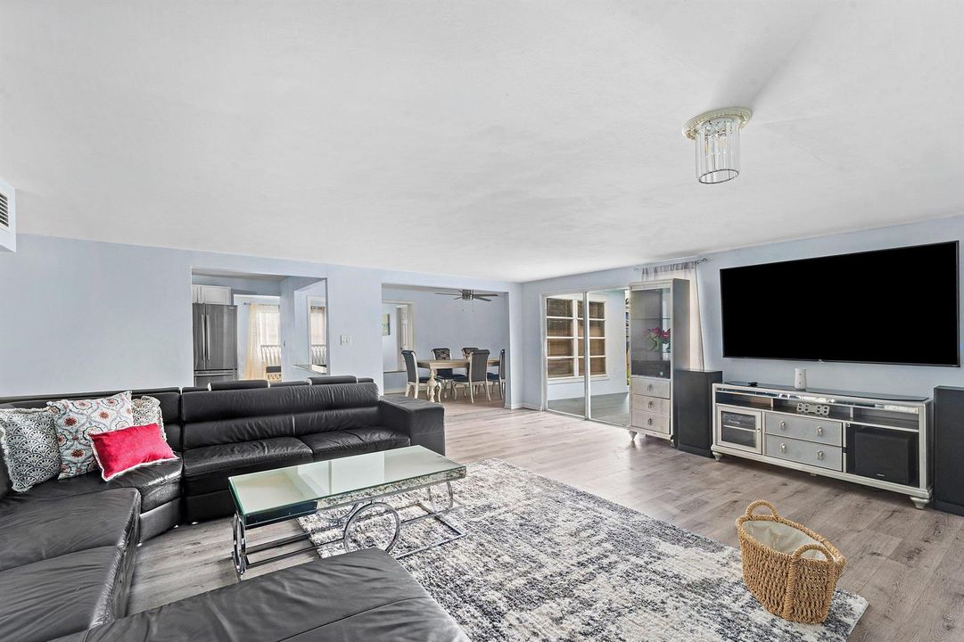 010-742LaurelDrive-WestPalmBeach-FL-3340