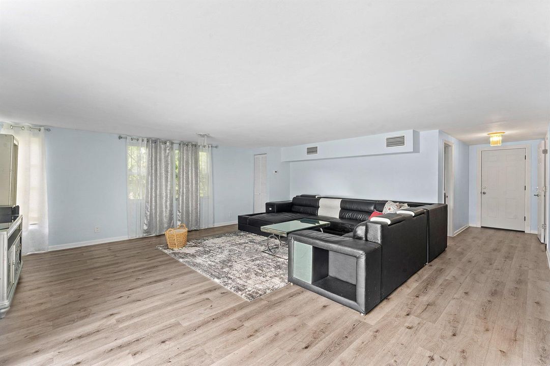 008-742LaurelDrive-WestPalmBeach-FL-3340
