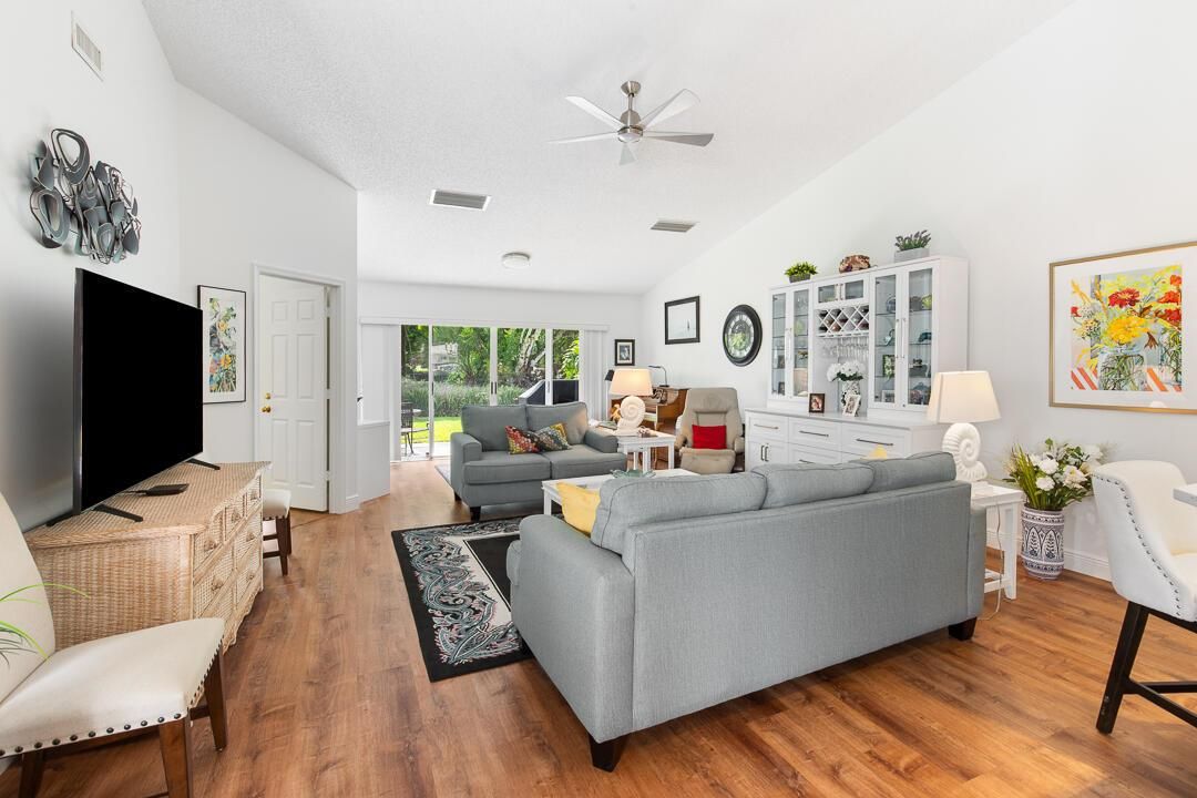 2380 SW Foxpoint Way-28