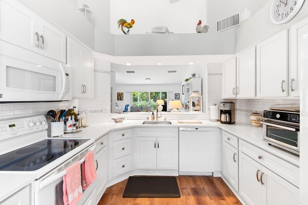 2380 SW Foxpoint Way-18