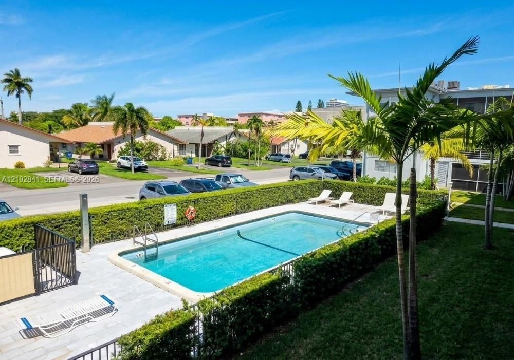For Sale: $178,000 (1 beds, 1 baths, 658 Square Feet)