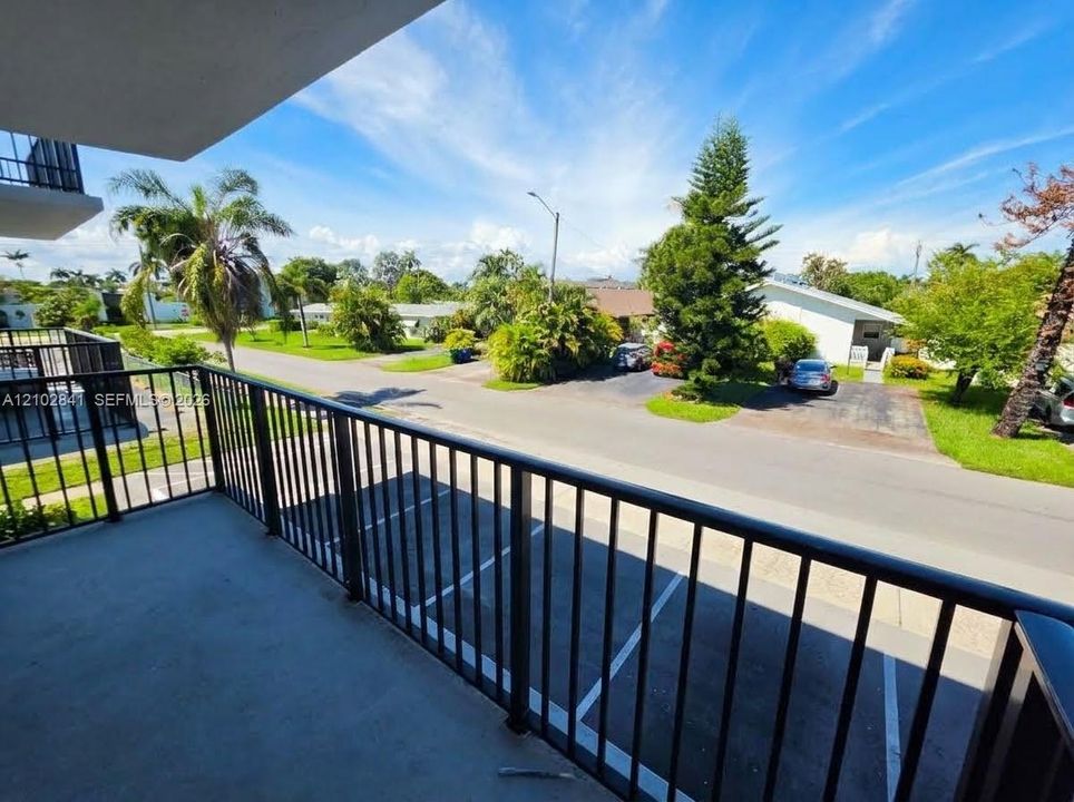 For Sale: $178,000 (1 beds, 1 baths, 658 Square Feet)