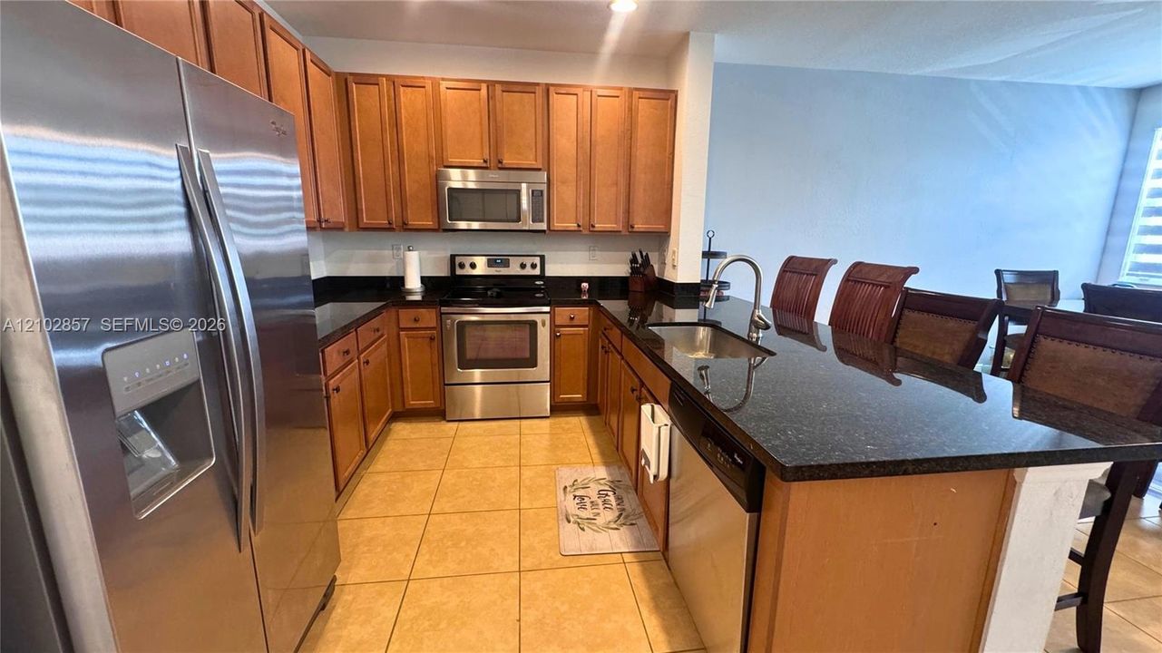 В аренду: $2,900 (2 спален, 2 ванн, 1678 Квадратных фут)