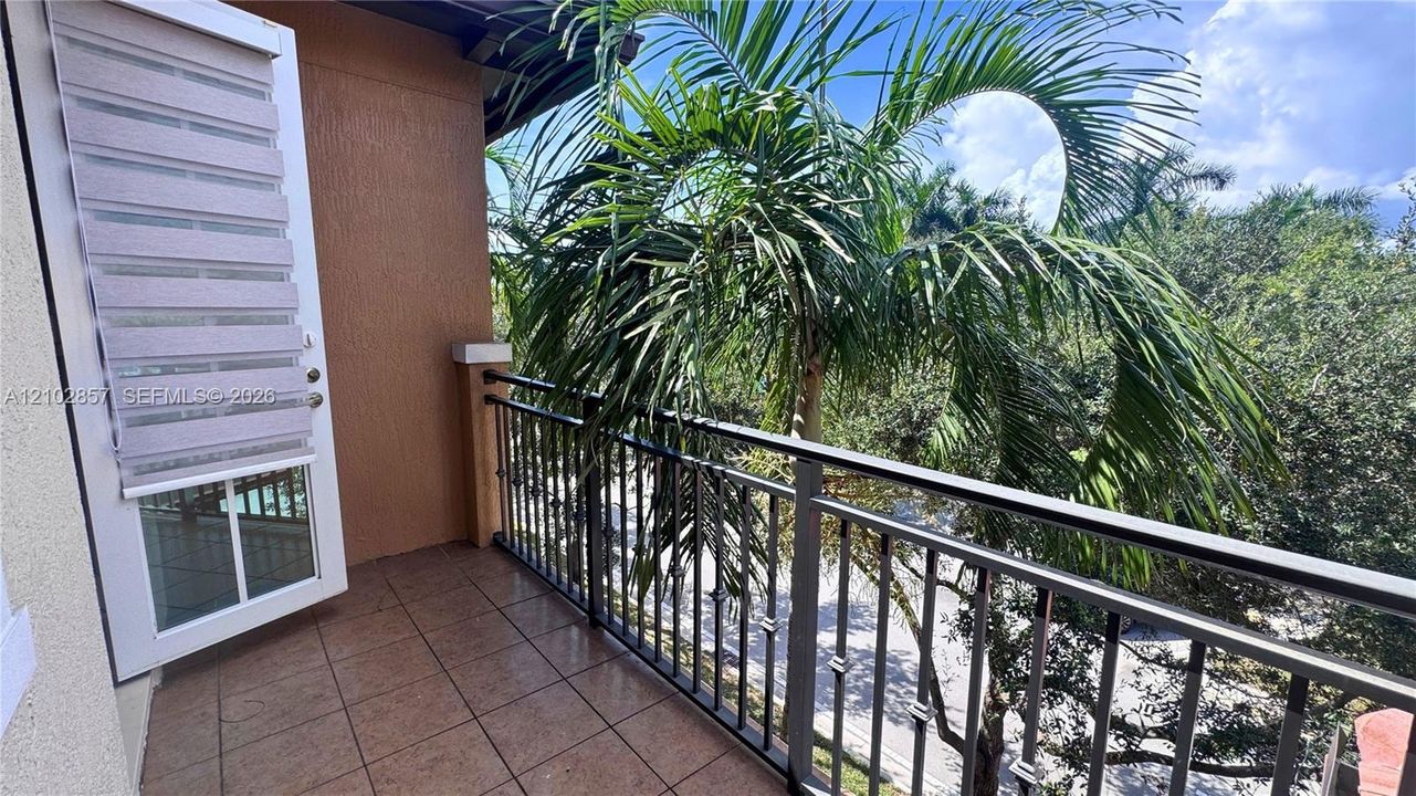 В аренду: $2,900 (2 спален, 2 ванн, 1678 Квадратных фут)