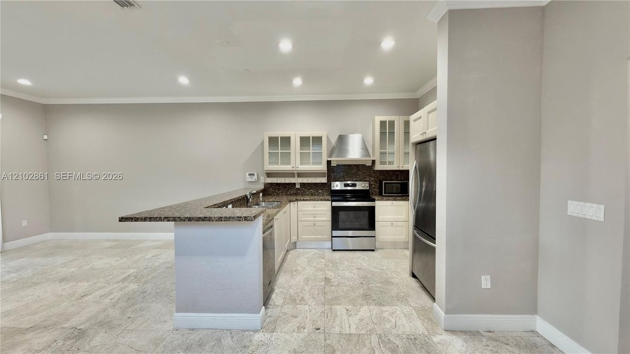 For Rent: $3,900 (3 beds, 3 baths, 2235 Square Feet)