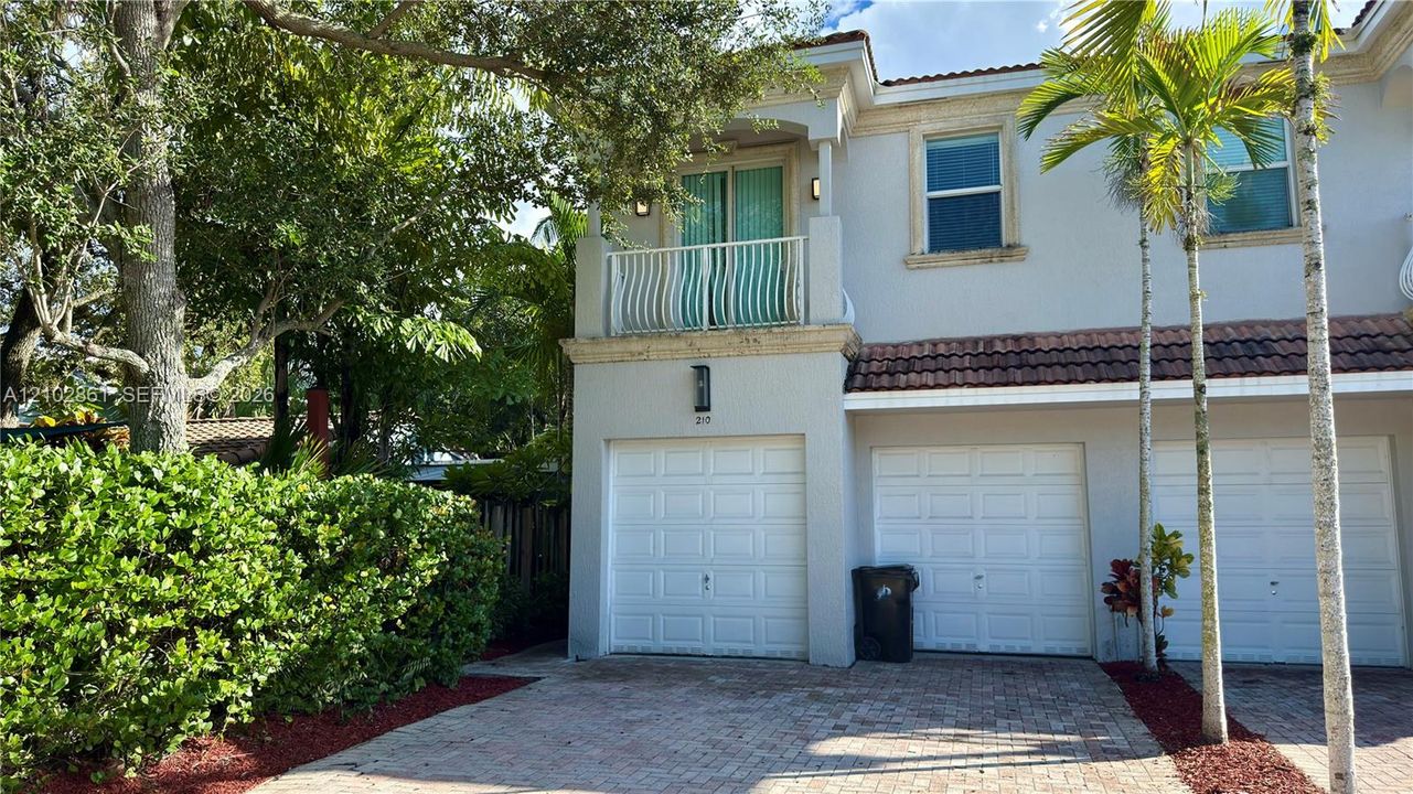For Rent: $3,900 (3 beds, 3 baths, 2235 Square Feet)