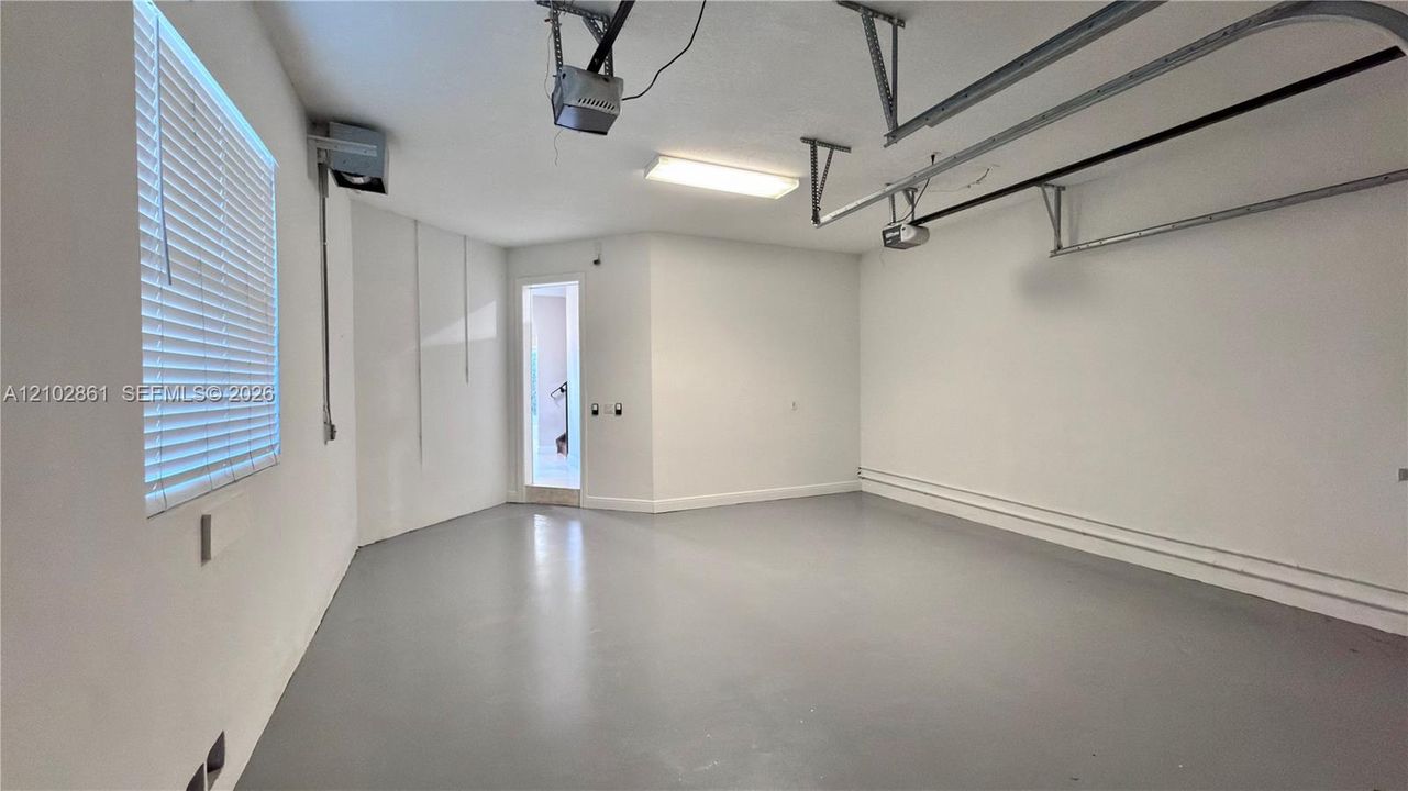 For Rent: $3,900 (3 beds, 3 baths, 2235 Square Feet)