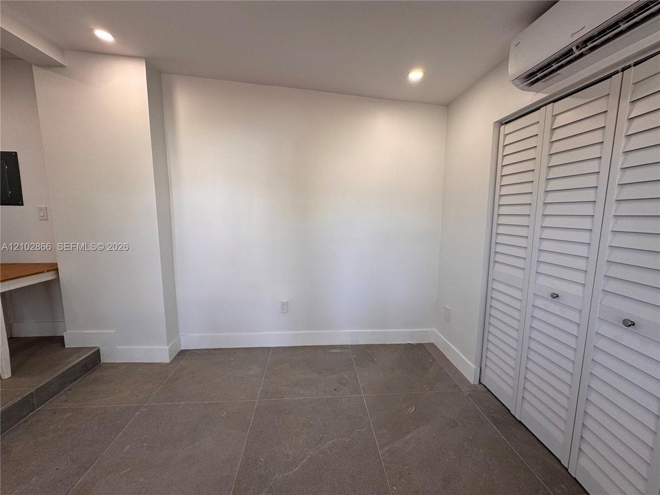 For Rent: $1,350 (0 beds, 1 baths, 150 Square Feet)