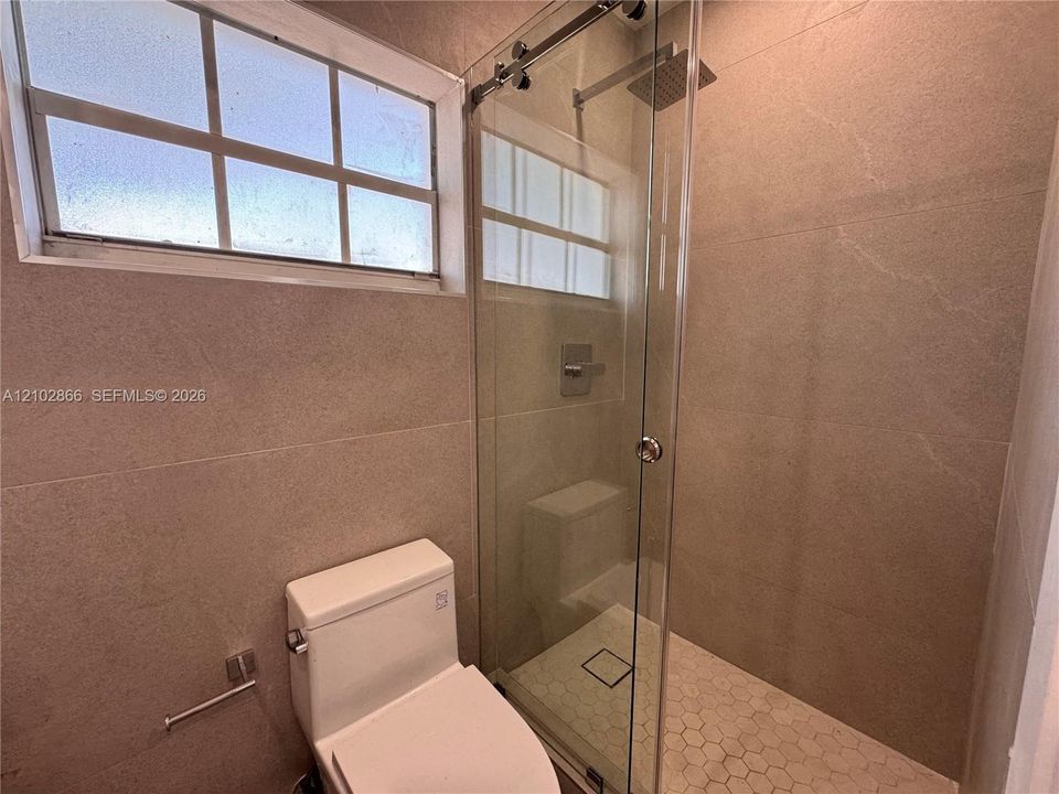 For Rent: $1,350 (0 beds, 1 baths, 150 Square Feet)