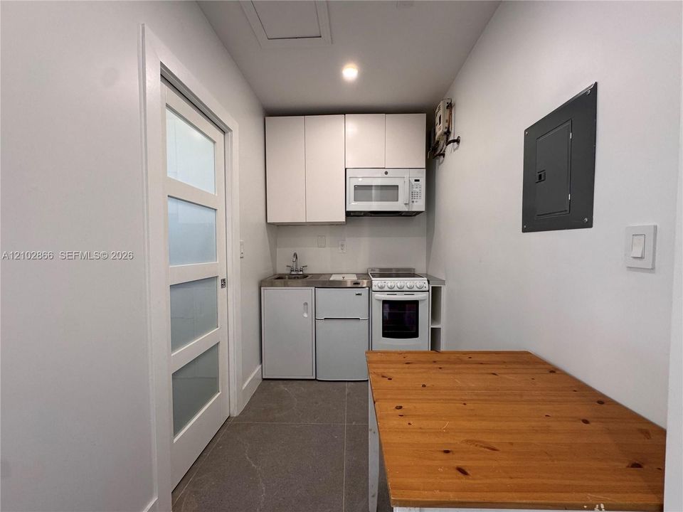 For Rent: $1,350 (0 beds, 1 baths, 150 Square Feet)