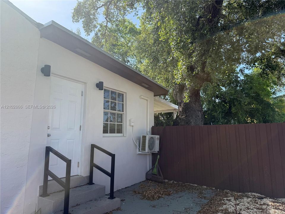 For Rent: $1,350 (0 beds, 1 baths, 150 Square Feet)