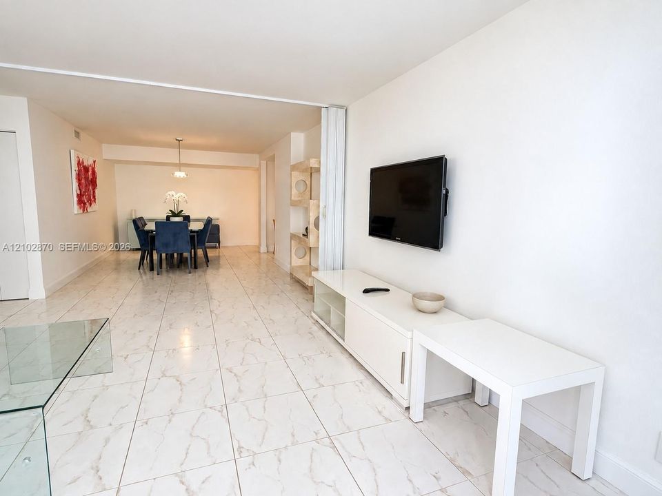 В аренду: $3,100 (2 спален, 2 ванн, 1240 Квадратных фут)