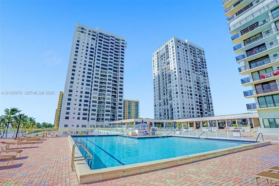 В аренду: $3,100 (2 спален, 2 ванн, 1240 Квадратных фут)