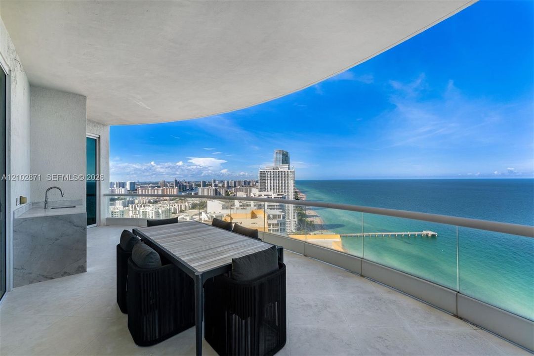 For Rent: $23,500 (4 beds, 6 baths, 3735 Square Feet)