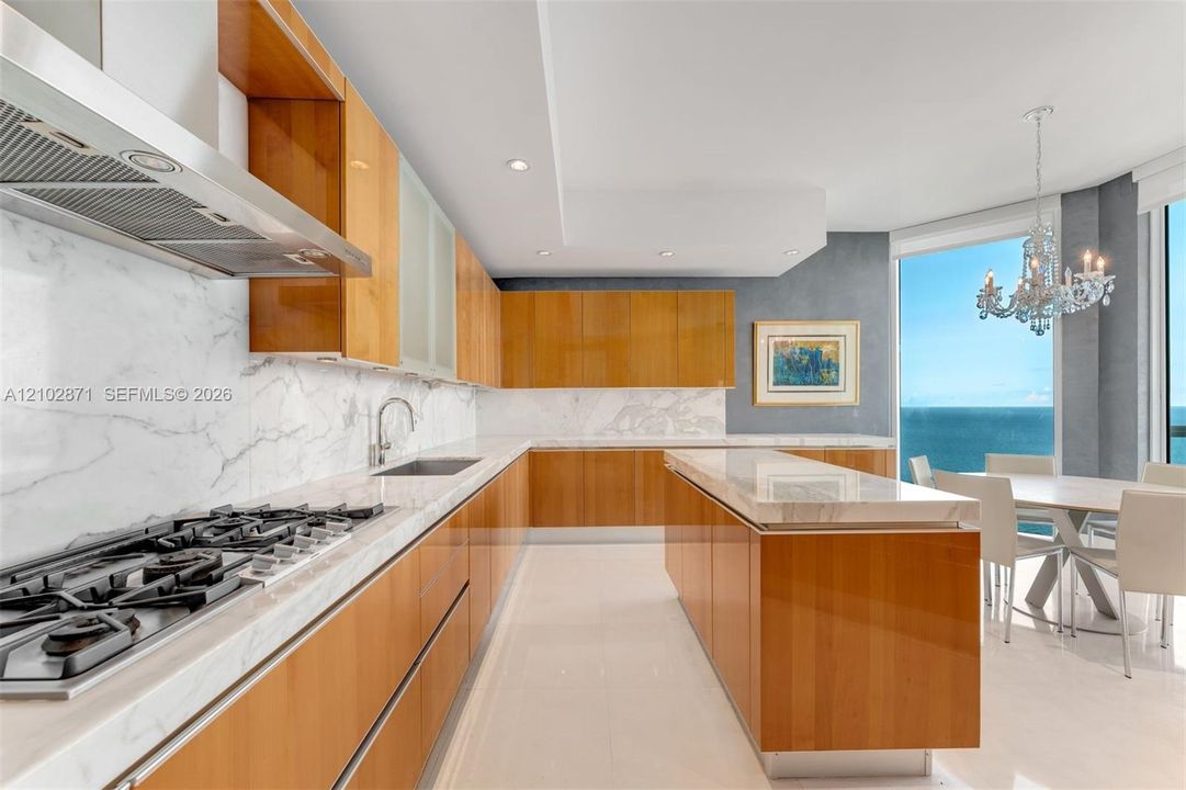 For Rent: $23,500 (4 beds, 6 baths, 3735 Square Feet)