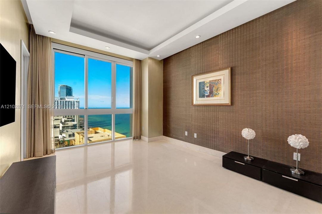 For Rent: $23,500 (4 beds, 6 baths, 3735 Square Feet)