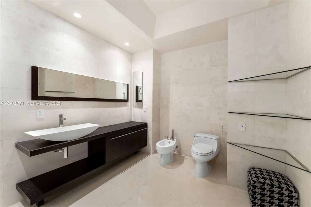 For Rent: $23,500 (4 beds, 6 baths, 3735 Square Feet)