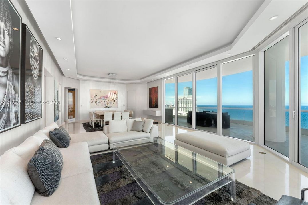 For Rent: $23,500 (4 beds, 6 baths, 3735 Square Feet)