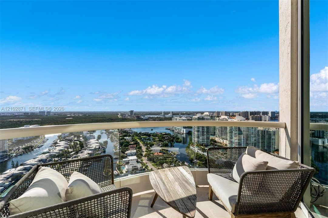 For Rent: $23,500 (4 beds, 6 baths, 3735 Square Feet)