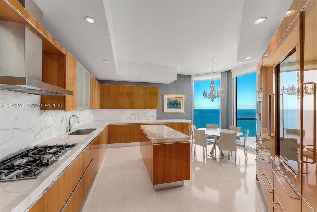 For Rent: $23,500 (4 beds, 6 baths, 3735 Square Feet)