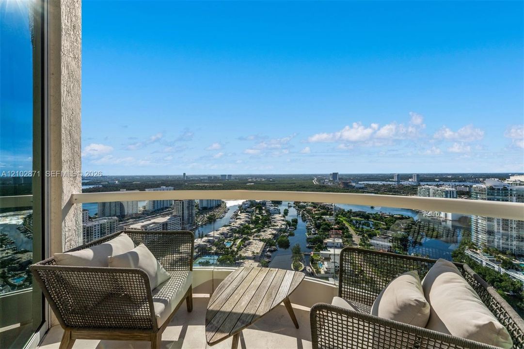 For Rent: $23,500 (4 beds, 6 baths, 3735 Square Feet)