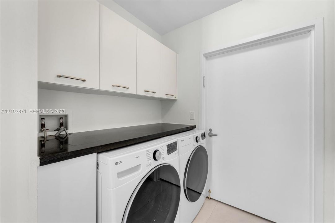 For Rent: $23,500 (4 beds, 6 baths, 3735 Square Feet)