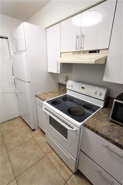 В аренду: $1,800 (1 спален, 1 ванн, 750 Квадратных фут)