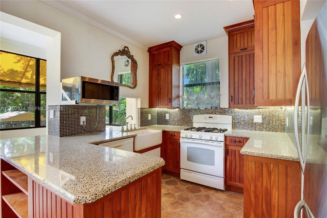 На продажу: $4,950,000 (3 спален, 2 ванн, 1866 Квадратных фут)