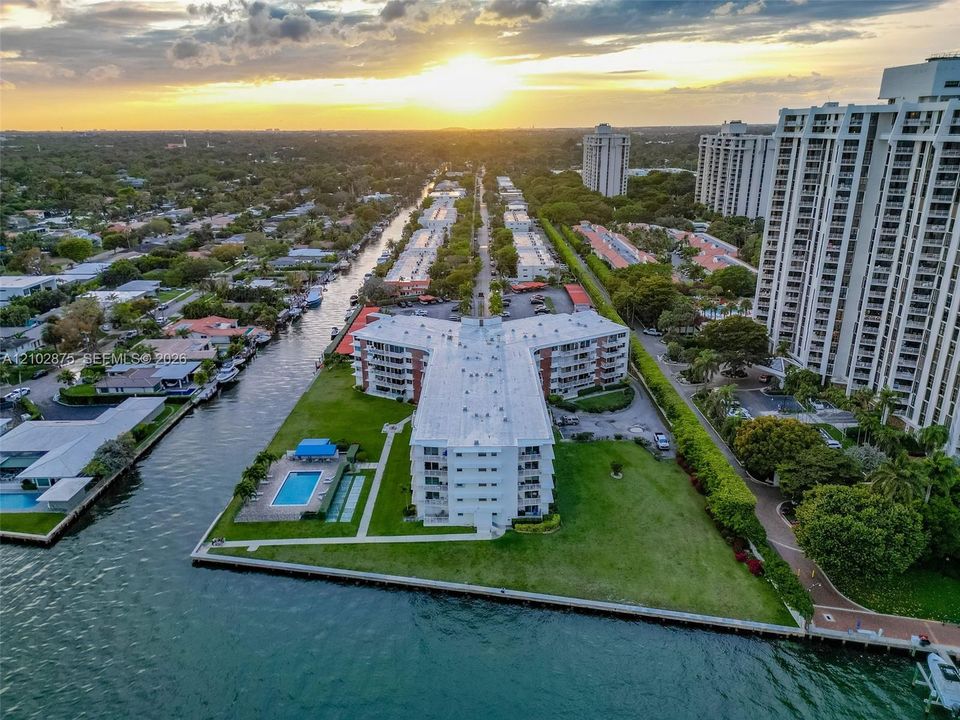 En Venta: $588,000 (3 camas, 3 baños, 1507 Pies cuadrados)