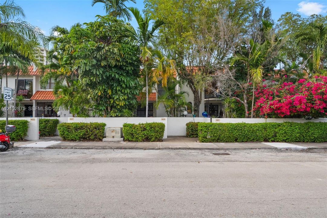 En Venta: $588,000 (3 camas, 3 baños, 1507 Pies cuadrados)