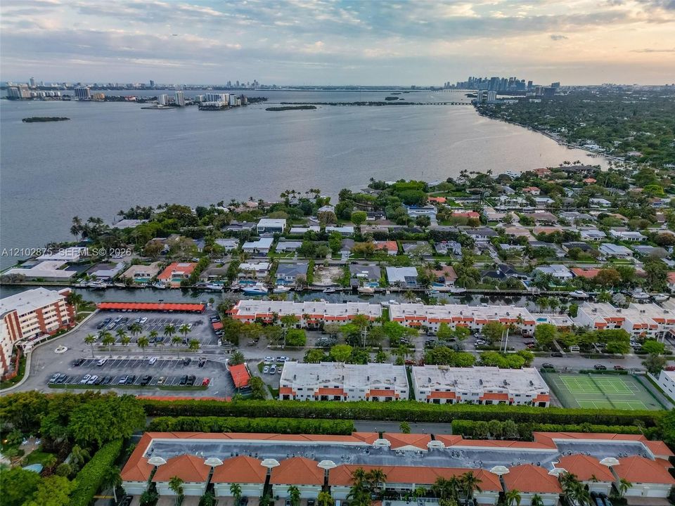 En Venta: $588,000 (3 camas, 3 baños, 1507 Pies cuadrados)