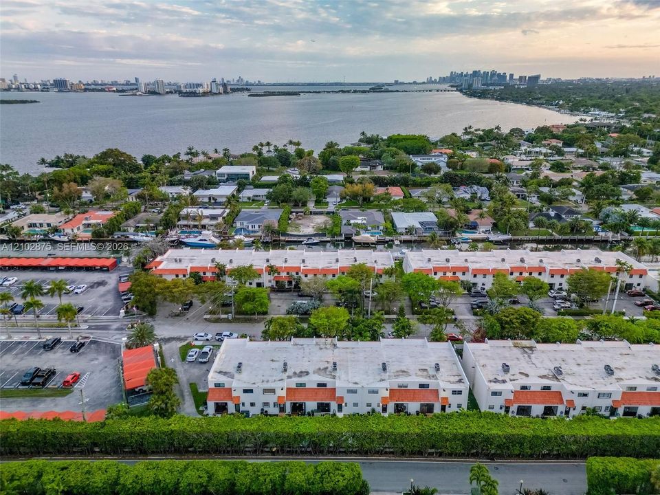 En Venta: $588,000 (3 camas, 3 baños, 1507 Pies cuadrados)