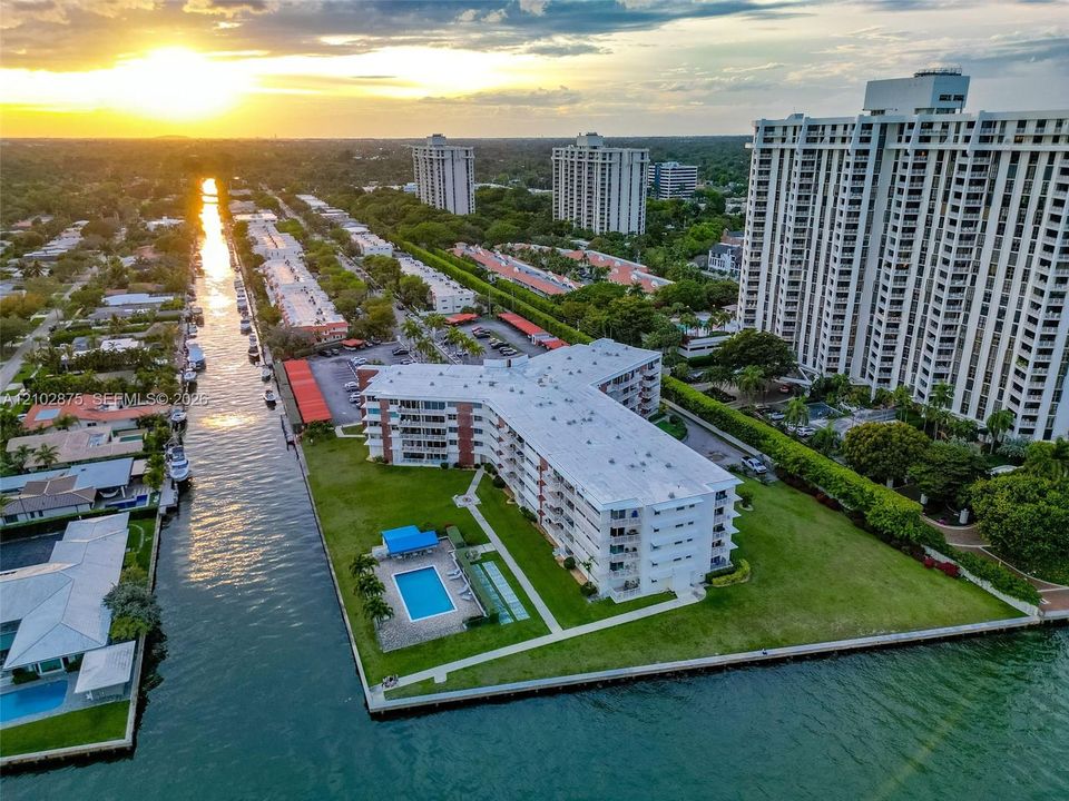 En Venta: $588,000 (3 camas, 3 baños, 1507 Pies cuadrados)