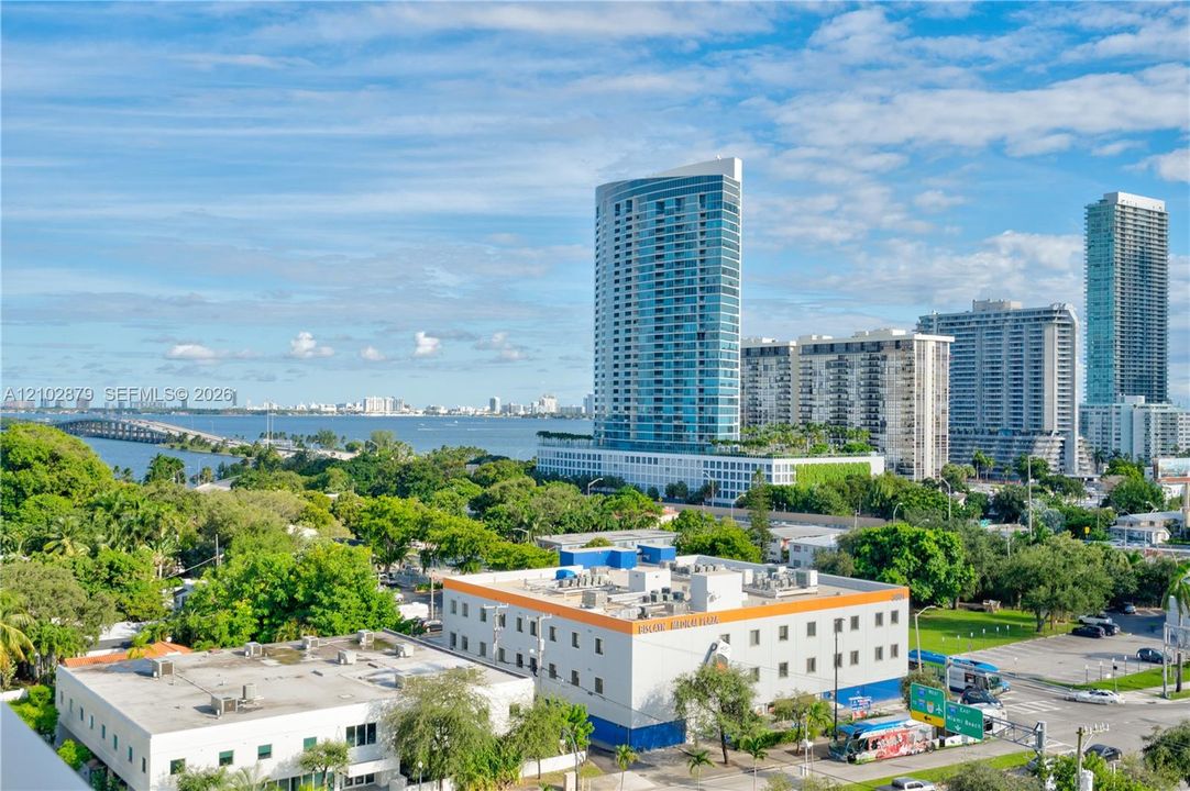 En Venta: $738,800 (2 camas, 2 baños, 1048 Pies cuadrados)
