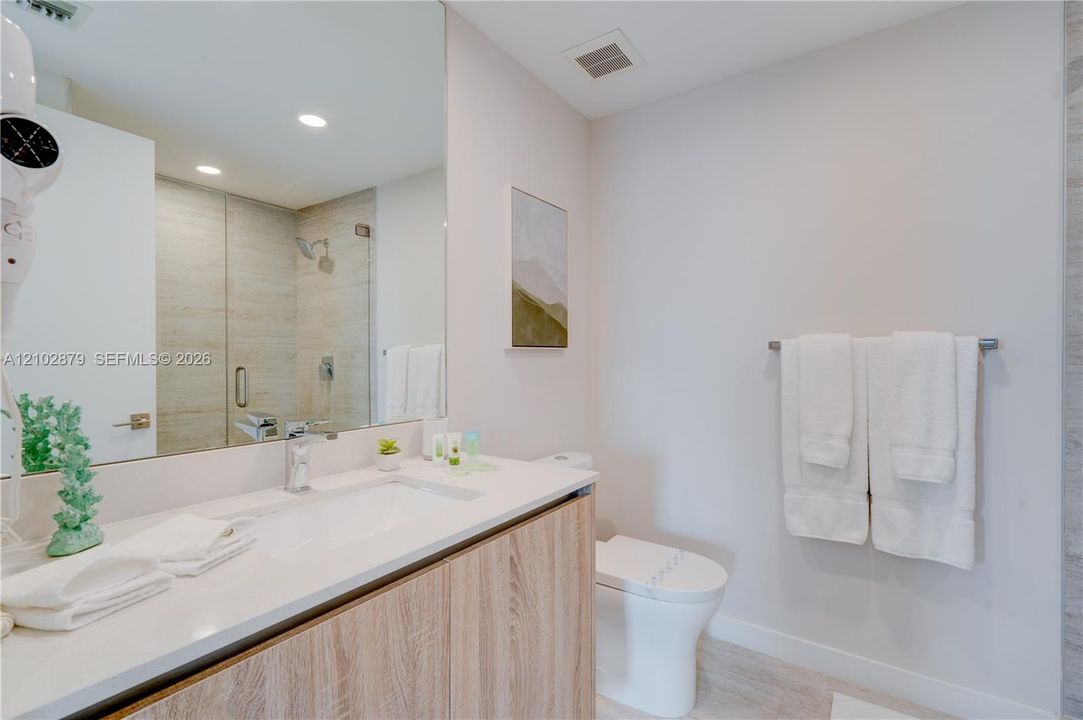 En Venta: $738,800 (2 camas, 2 baños, 1048 Pies cuadrados)