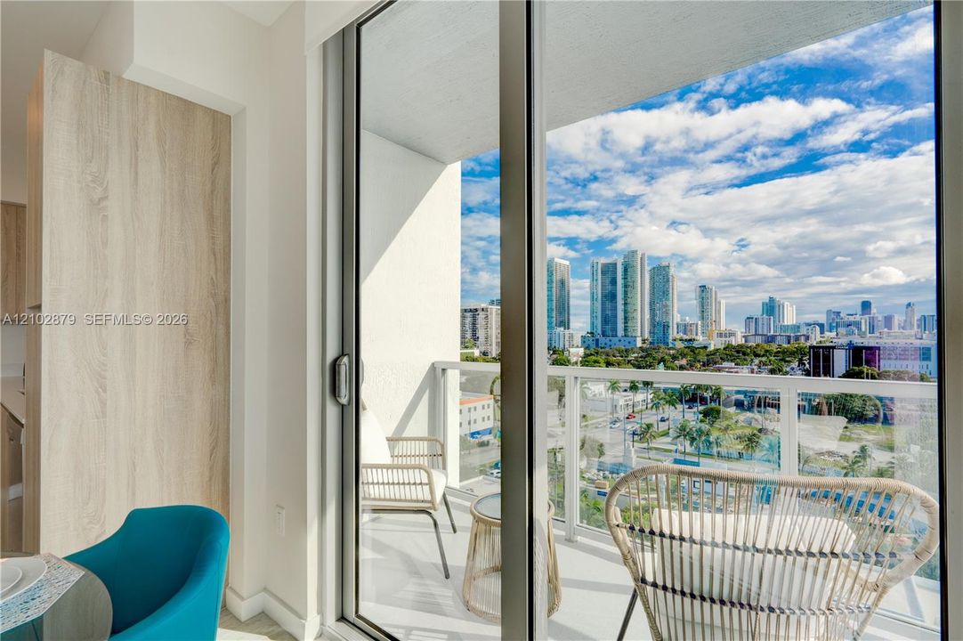 En Venta: $738,800 (2 camas, 2 baños, 1048 Pies cuadrados)