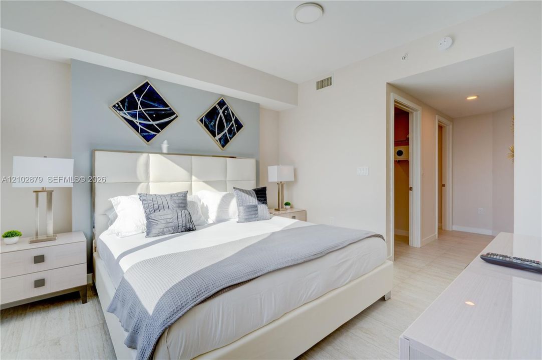 En Venta: $738,800 (2 camas, 2 baños, 1048 Pies cuadrados)