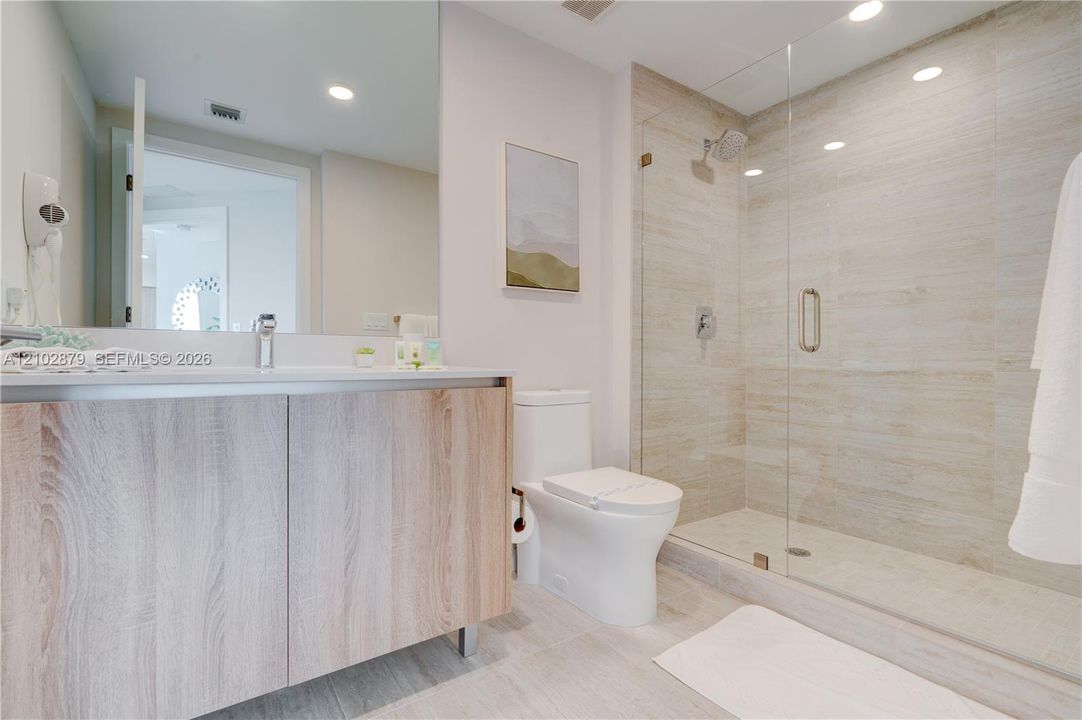 En Venta: $738,800 (2 camas, 2 baños, 1048 Pies cuadrados)