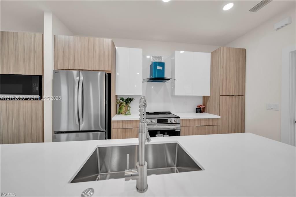 На продажу: $369,900 (3 спален, 2 ванн, 1480 Квадратных фут)